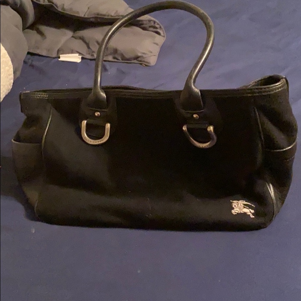 Authentic Burberry bag! 😍